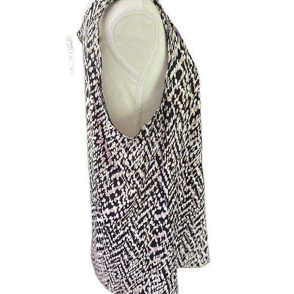 Avenue Black and White Sleeveless Blouse with Metal Accents Size 18/20 NWT - Picture 4 of 11